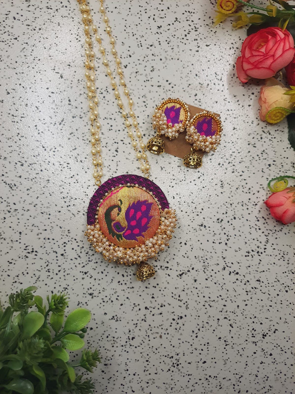 Long necklace - Image 1